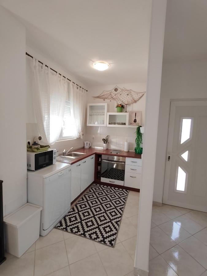 Apartments Karla I Ivano Mandre Εξωτερικό φωτογραφία