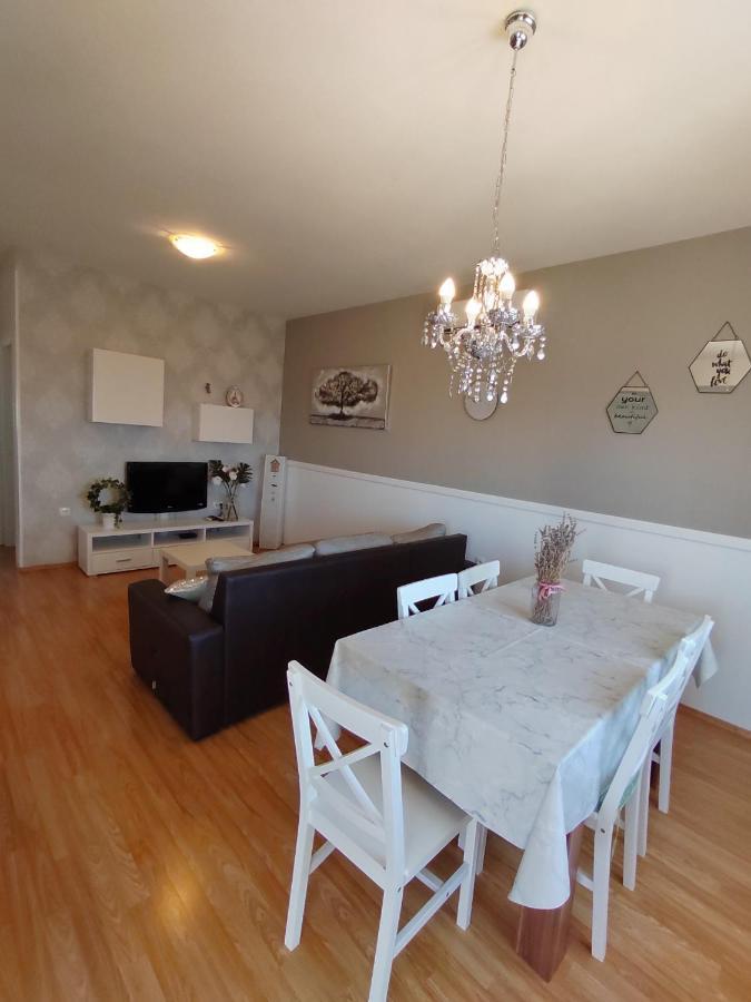Apartments Karla I Ivano Mandre Εξωτερικό φωτογραφία