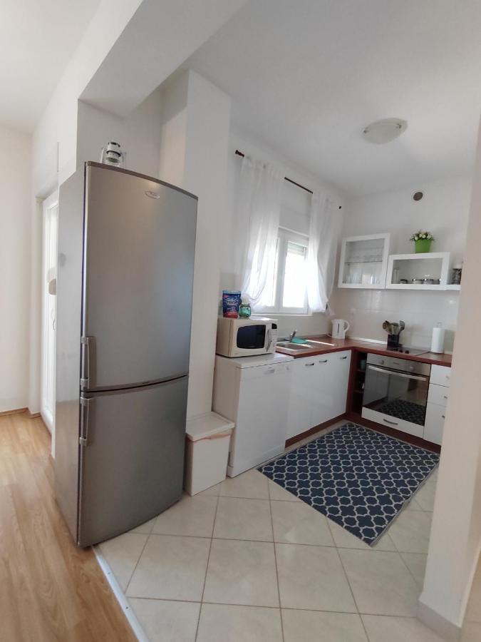 Apartments Karla I Ivano Mandre Εξωτερικό φωτογραφία