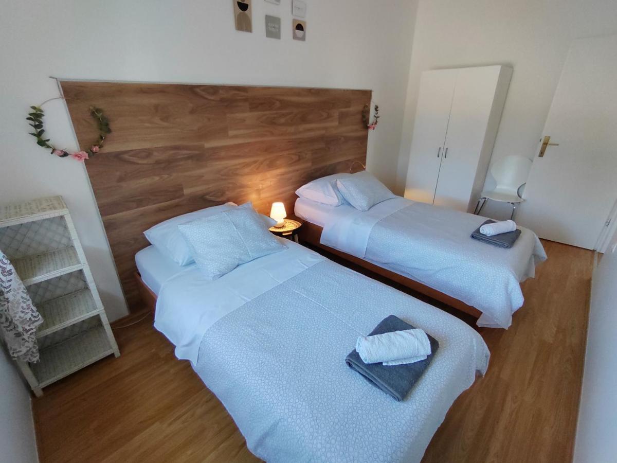 Apartments Karla I Ivano Mandre Εξωτερικό φωτογραφία