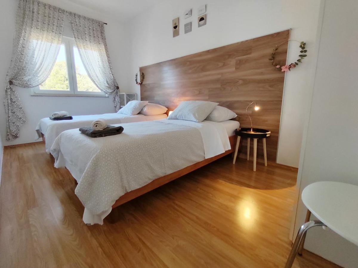 Apartments Karla I Ivano Mandre Εξωτερικό φωτογραφία