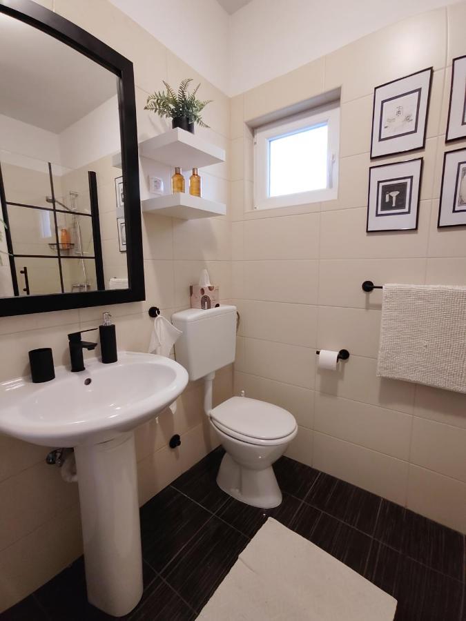 Apartments Karla I Ivano Mandre Εξωτερικό φωτογραφία