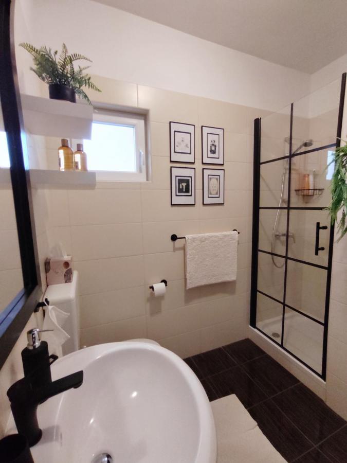 Apartments Karla I Ivano Mandre Εξωτερικό φωτογραφία