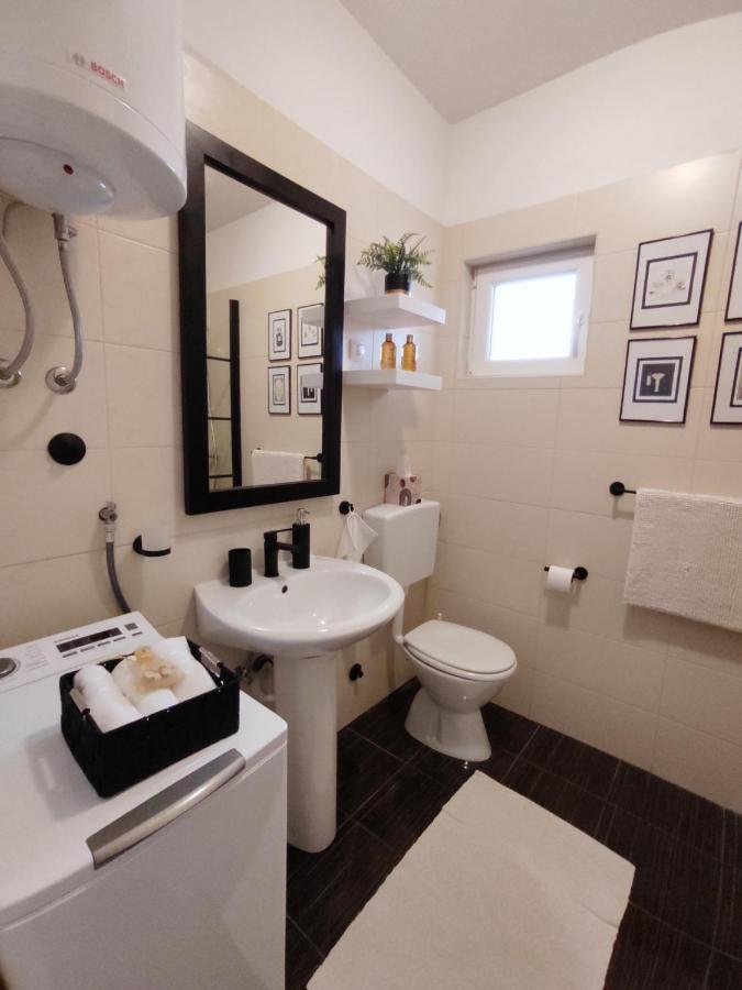 Apartments Karla I Ivano Mandre Εξωτερικό φωτογραφία