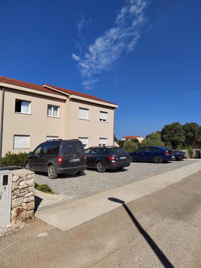 Apartments Karla I Ivano Mandre Εξωτερικό φωτογραφία