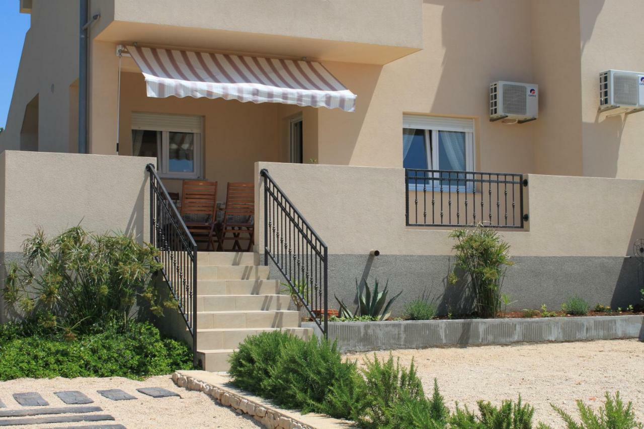 Apartments Karla I Ivano Mandre Εξωτερικό φωτογραφία