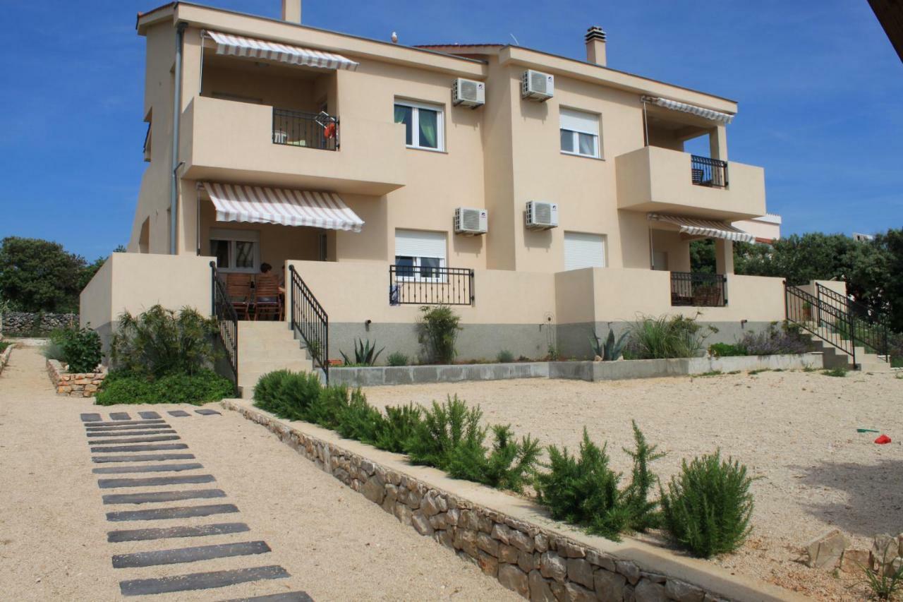 Apartments Karla I Ivano Mandre Εξωτερικό φωτογραφία