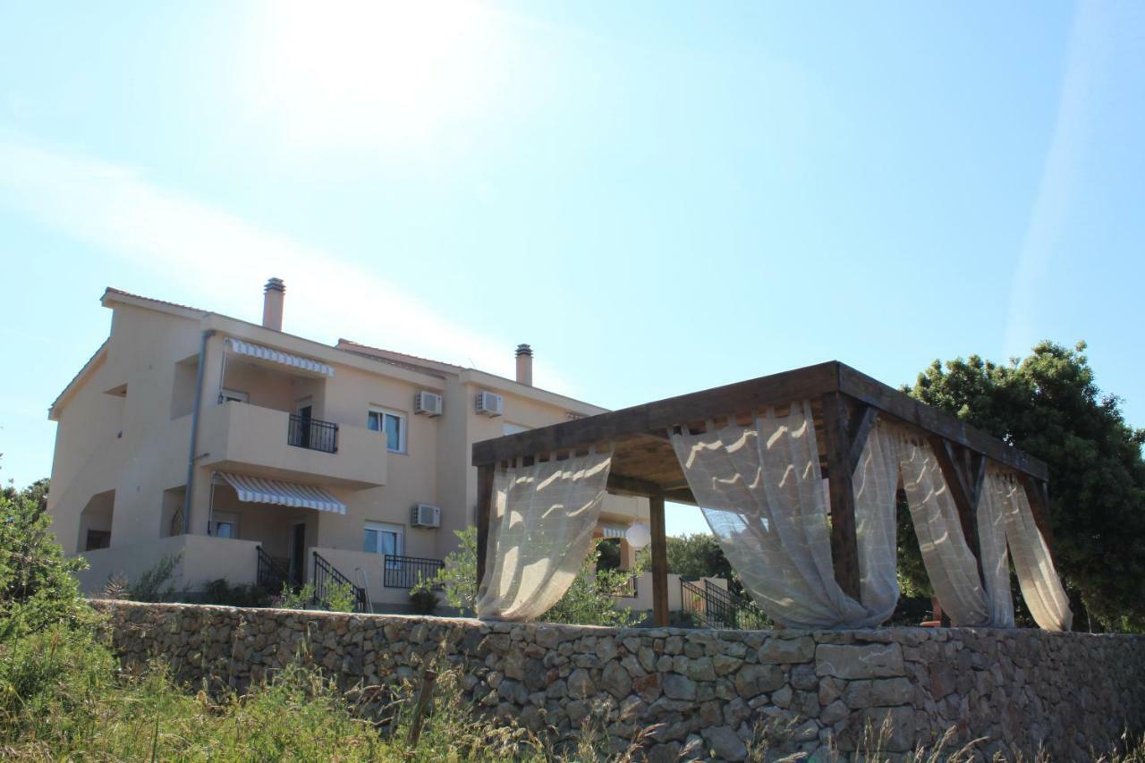 Apartments Karla I Ivano Mandre Εξωτερικό φωτογραφία