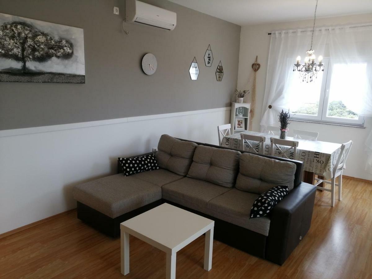 Apartments Karla I Ivano Mandre Εξωτερικό φωτογραφία